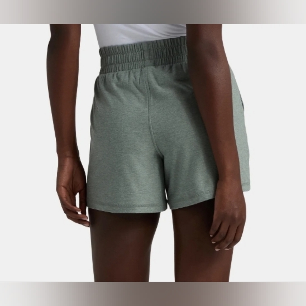Nwt Women's Green Casual Shorts With Pockets - Picture 3 of 3